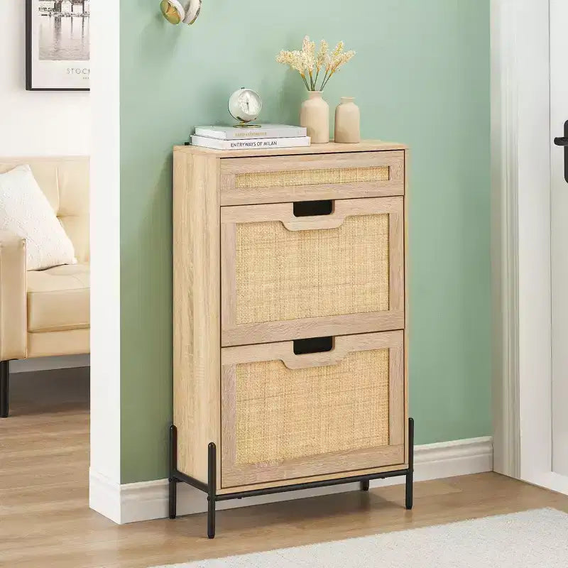 Scarpiera con anta a ribalta | Frontale in rattan, Gambe in metallo | Rovere / Ferro nero+Rovere / Nero | Contiene 12 paia
