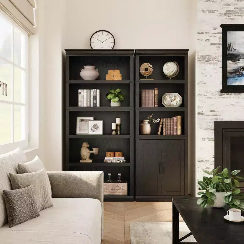 Libreria a 5 Ripiani con Ante, Bianco Antico / Nero / Rovere Scuro / Grigio – Stile Rustico