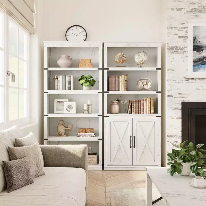 Libreria a 5 Ripiani con Ante, Bianco Antico / Nero / Rovere Scuro / Grigio – Stile Rustico