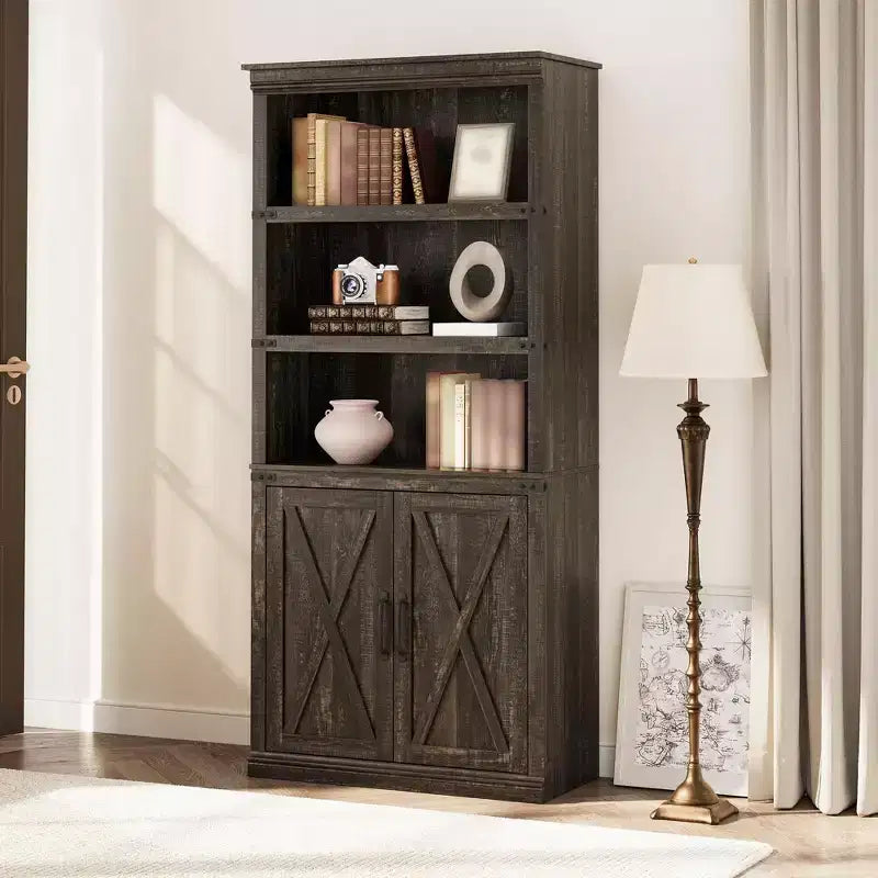 Libreria a 5 Ripiani con Ante, Bianco Antico / Nero / Rovere Scuro / Grigio – Stile Rustico