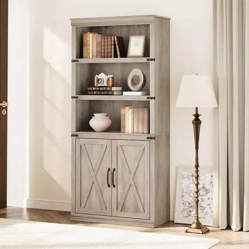Libreria a 5 Ripiani con Ante, Bianco Antico / Nero / Rovere Scuro / Grigio – Stile Rustico